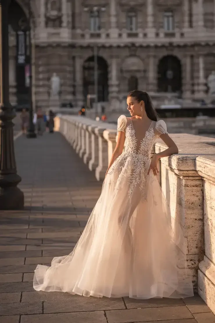 Finding the Perfect Balance Between Classic Elegance and Modern Bridal Fashion Image