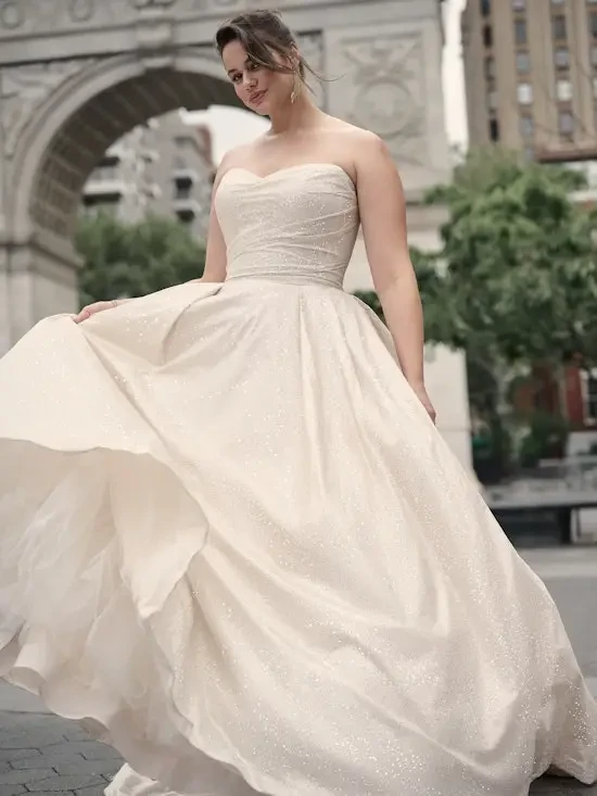Sculpted Simplicity: Clean Lines and Luxe Minimalism Image