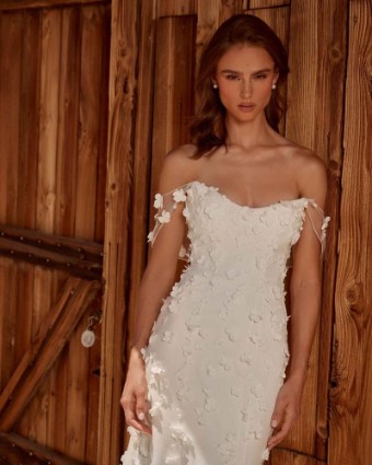 La Perle by Calla Blanche Peony by La Perle #1 Ivory thumbnail