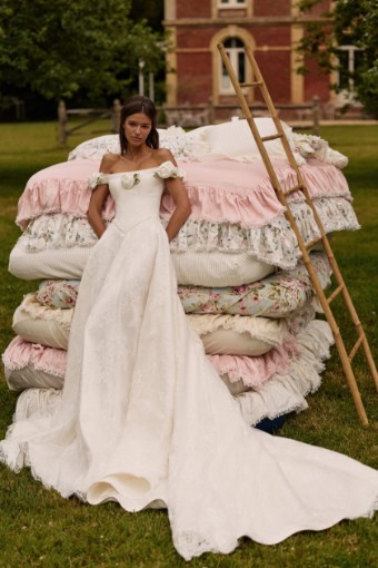 Milla by Lorenzo Rossi Corvelle by Milla Nova #0 default Ivory/Green Leaves thumbnail