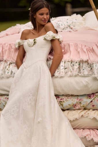 Milla by Lorenzo Rossi Corvelle by Milla Nova #1 Ivory/Green Leaves thumbnail