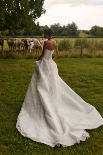 Milla by Lorenzo Rossi Averra by Milla Nova #1 Ivory/Green Leaves thumbnail